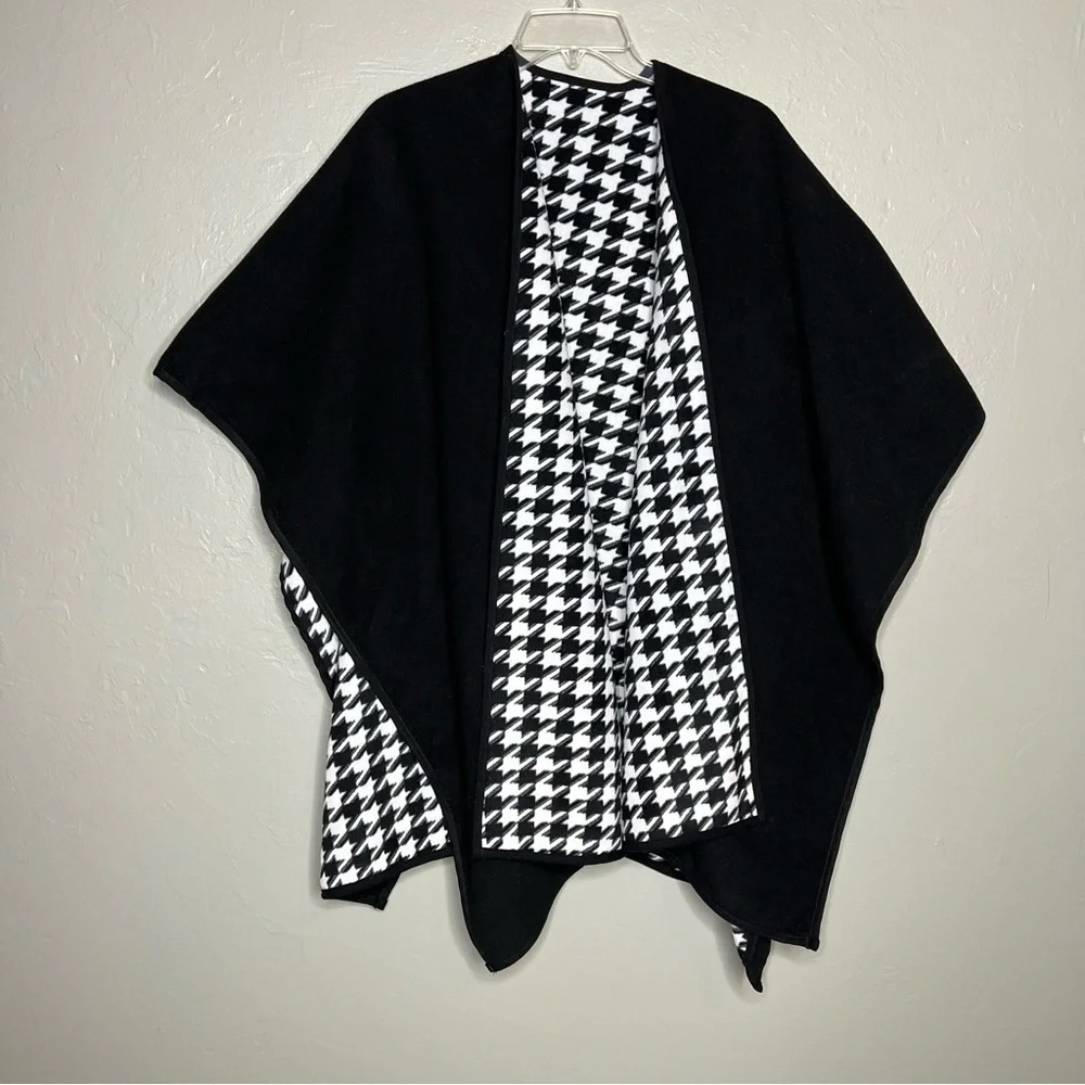 Woolrich Houndstooth Reversible Blanket Wrap